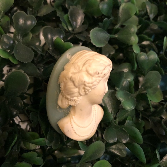🦋🌳Victorian Lady Cameo Vintage Ring - Picture 2 of 3